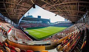 Gtech Community Stadium vu des tribunes
