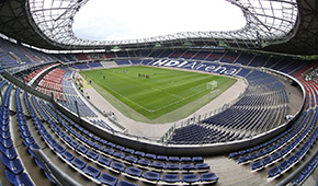 Heinz-von-Heiden Arena vu des tribunes