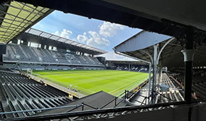 Stade de Craven Cottage vu des tribunes