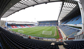 Stade d'Ewood Park vu des tribunes