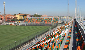 Stade Pier Luigi Penzo vu des tribunes