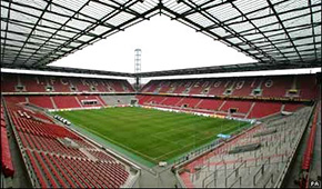 Rheinenergie Stadion vu des tribunes